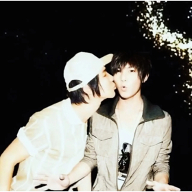 👬东亞家庭👨‍❤️‍💋‍👨 群聊头像